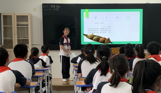 C:\Users\Administrator\Desktop\端午主题班会\fd993f6bc5b24d4204bbba8e43f8301.jpg