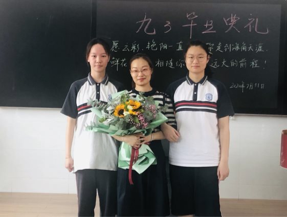 C:\Users\Administrator\Desktop\2020.7.31 毕业生班级照片\2020.7.31 毕业生班级照片\IMG_0850(20200731-111540).JPG
