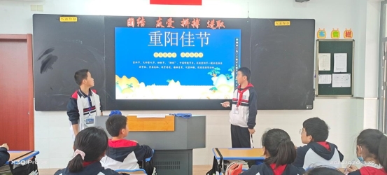 C:\Users\Administrator\Desktop\活动材料\七年级班会畅敬老\照片\mmexport1603235196946.jpg