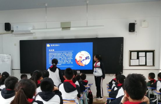 C:\Users\Administrator\Desktop\活动材料\七年级班会畅敬老\照片\mmexport1603184346036.jpg