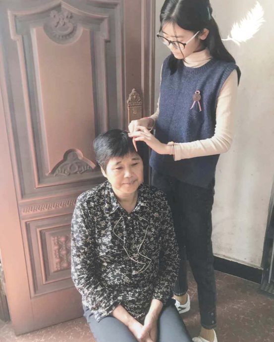 C:\Users\Administrator\Desktop\活动材料\九年级行动话感恩\九2班朱欣玮.jpg