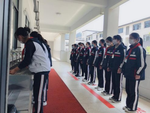 学生饭前规范洗手