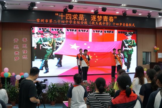 C:\Users\Lenovo\Desktop\2019-06-28青春仪式照片\DSC00118.JPG