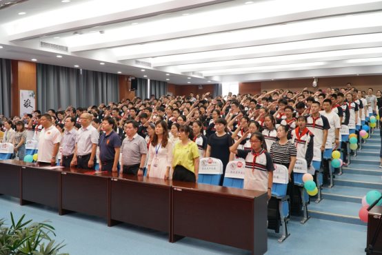 C:\Users\Lenovo\Desktop\2019-06-28青春仪式照片\DSC00120.JPG