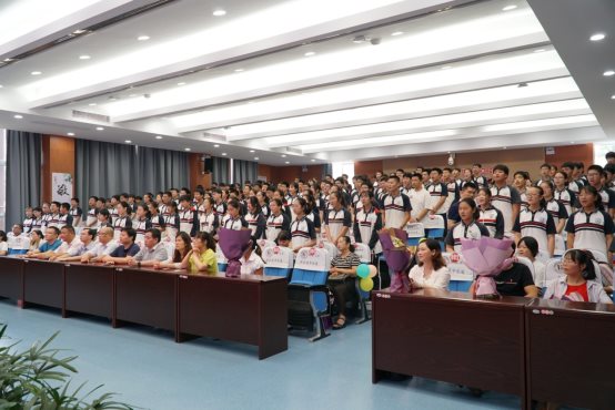 C:\Users\Lenovo\Desktop\2019-06-28青春仪式照片\DSC00271.JPG